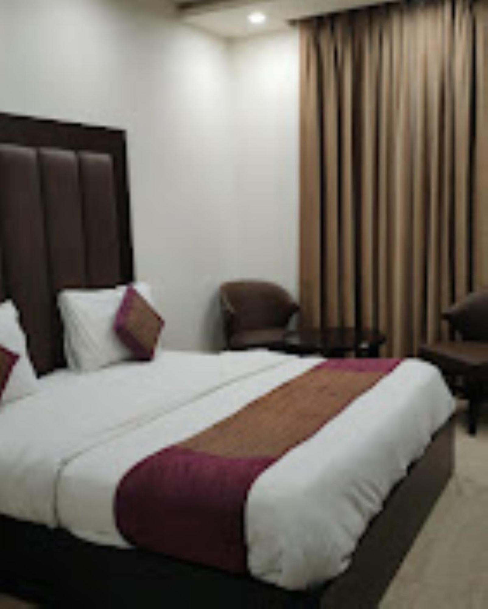 Hotel Royal Palace Hapur Εξωτερικό φωτογραφία