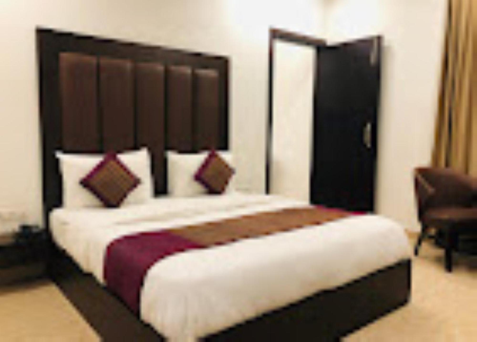 Hotel Royal Palace Hapur Εξωτερικό φωτογραφία