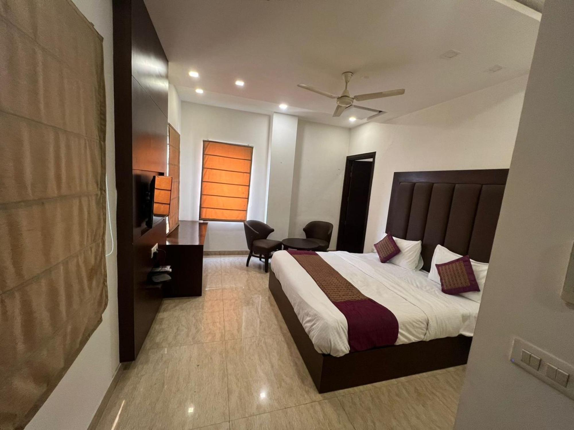 Hotel Royal Palace Hapur Εξωτερικό φωτογραφία