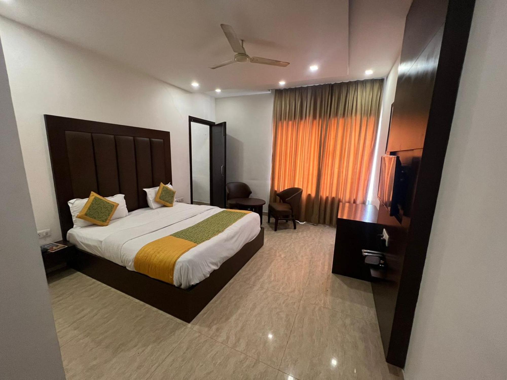 Hotel Royal Palace Hapur Εξωτερικό φωτογραφία
