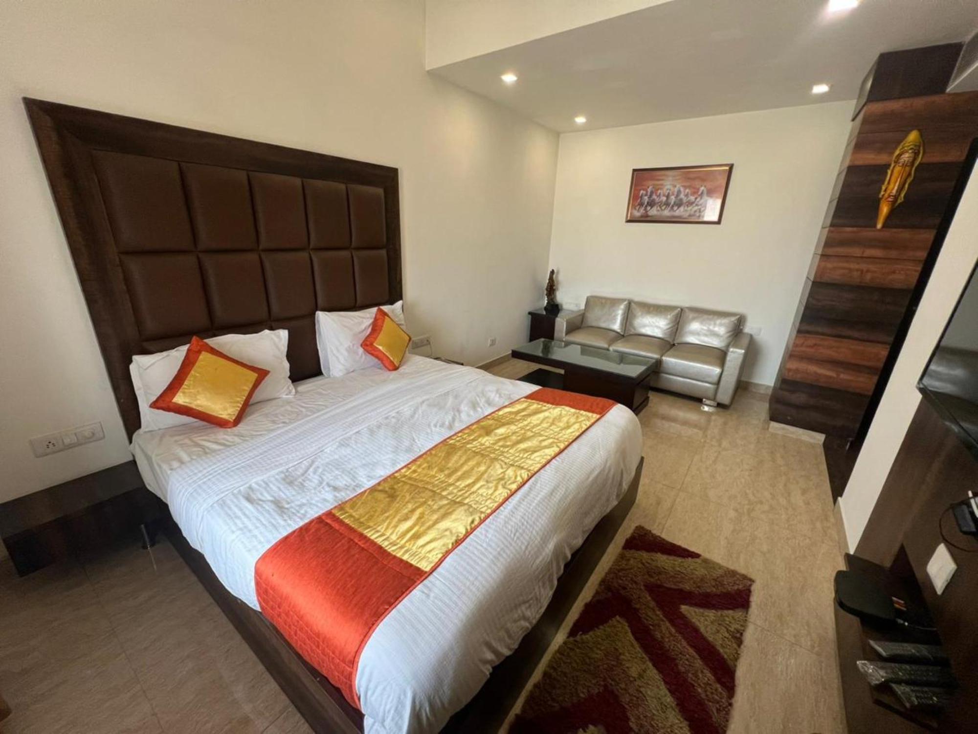 Hotel Royal Palace Hapur Εξωτερικό φωτογραφία