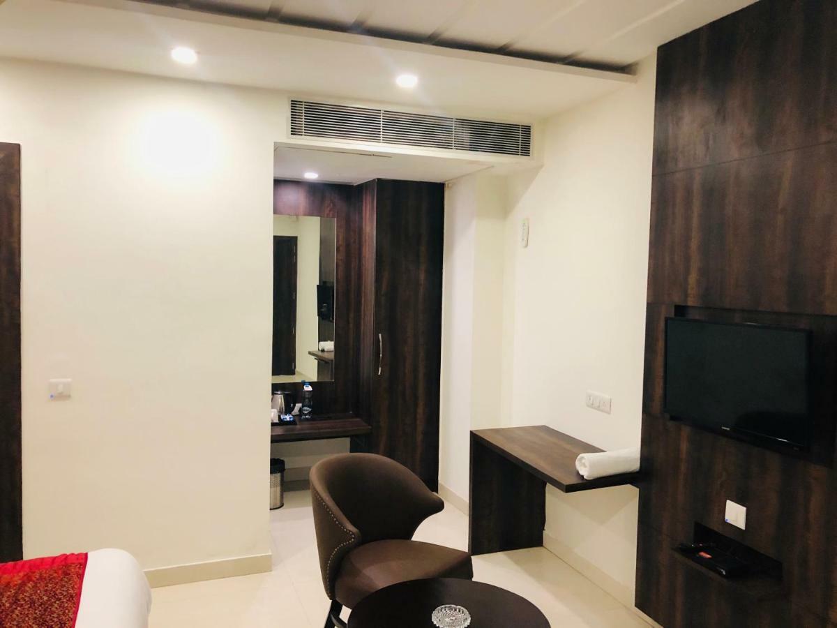 Hotel Royal Palace Hapur Εξωτερικό φωτογραφία