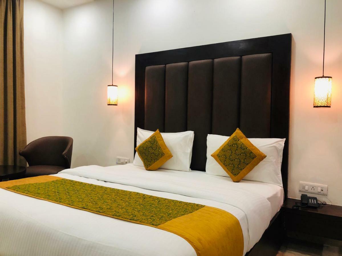 Hotel Royal Palace Hapur Εξωτερικό φωτογραφία