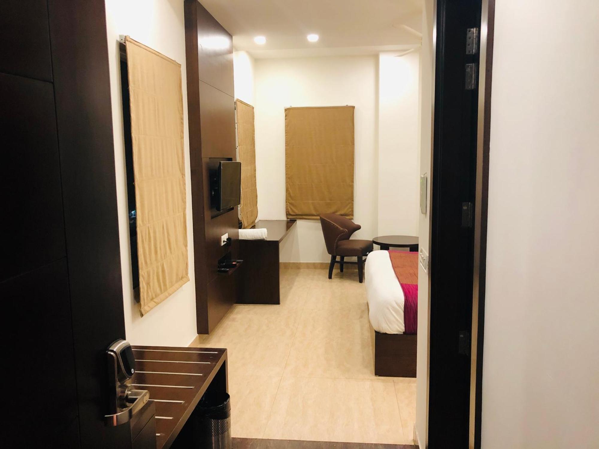 Hotel Royal Palace Hapur Εξωτερικό φωτογραφία
