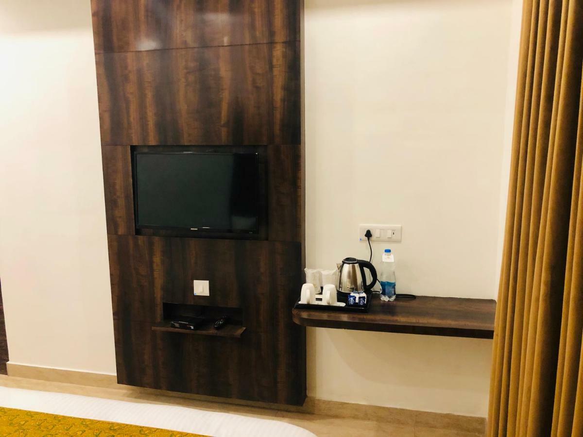 Hotel Royal Palace Hapur Εξωτερικό φωτογραφία