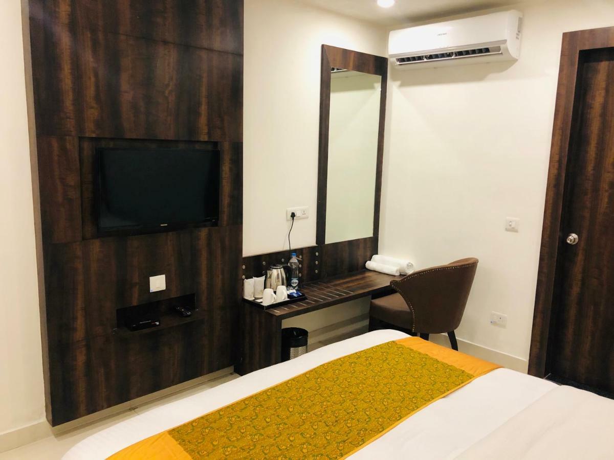 Hotel Royal Palace Hapur Εξωτερικό φωτογραφία